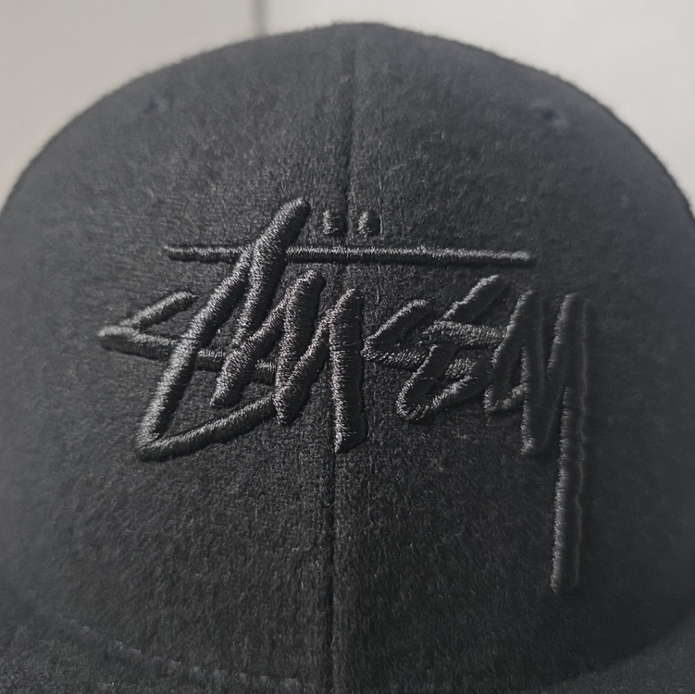 Stussy All-Black Tonal Logo Snapback Hat - Picture 2 of 7
